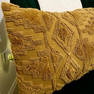 Textured pillow cover